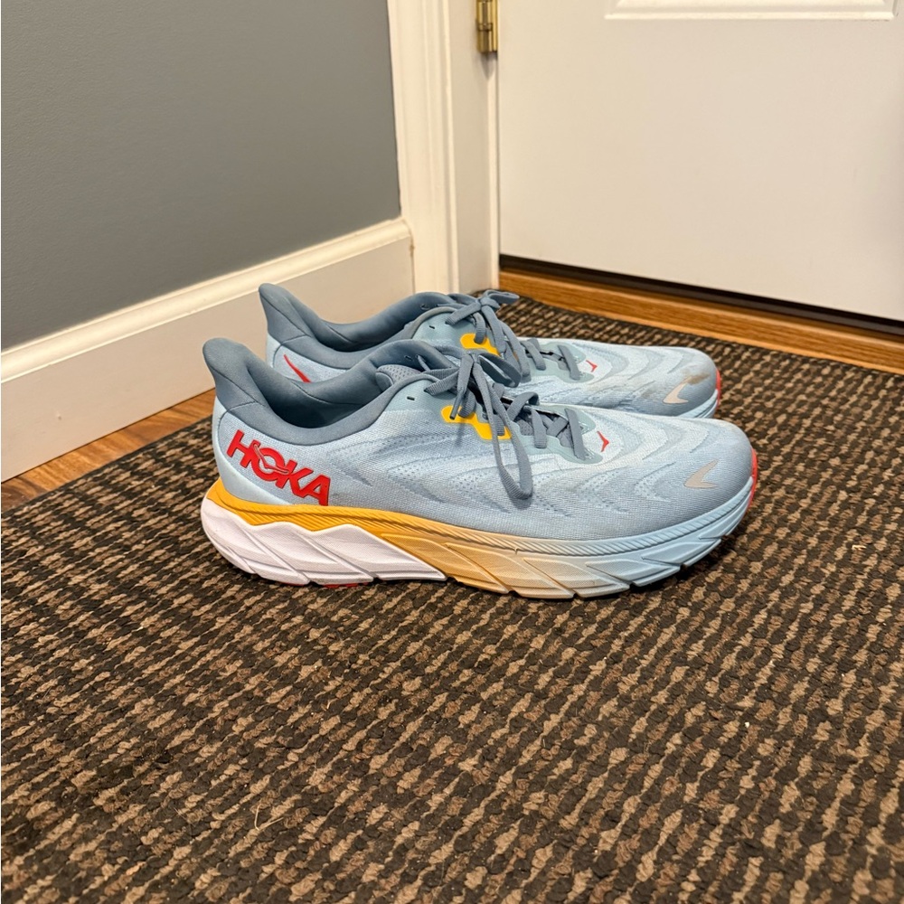 Hoka Arahi 6 Men’s Running Sneakers